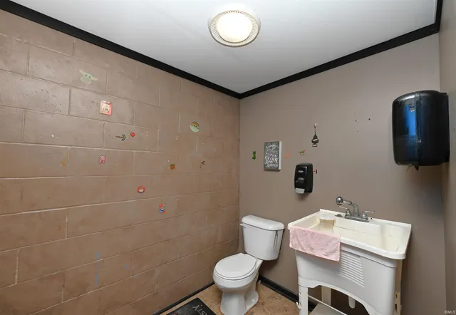 $250,000 | 123 North Market Street, Winamac, IN 46996