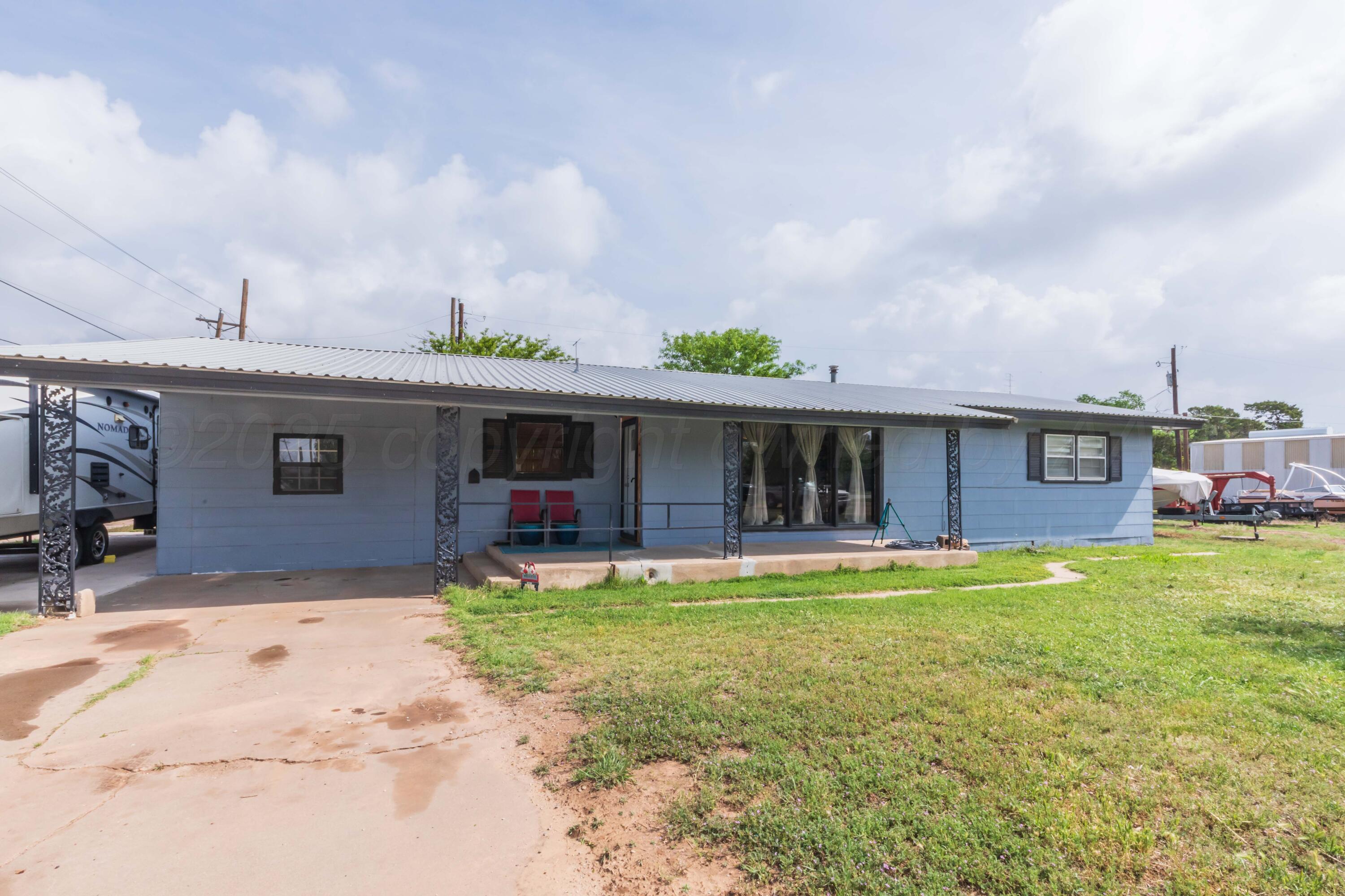 501 Southeast 2nd Street Tulia, TX 79088 - Photo 2 of 32 a front view of house with yard and seating area