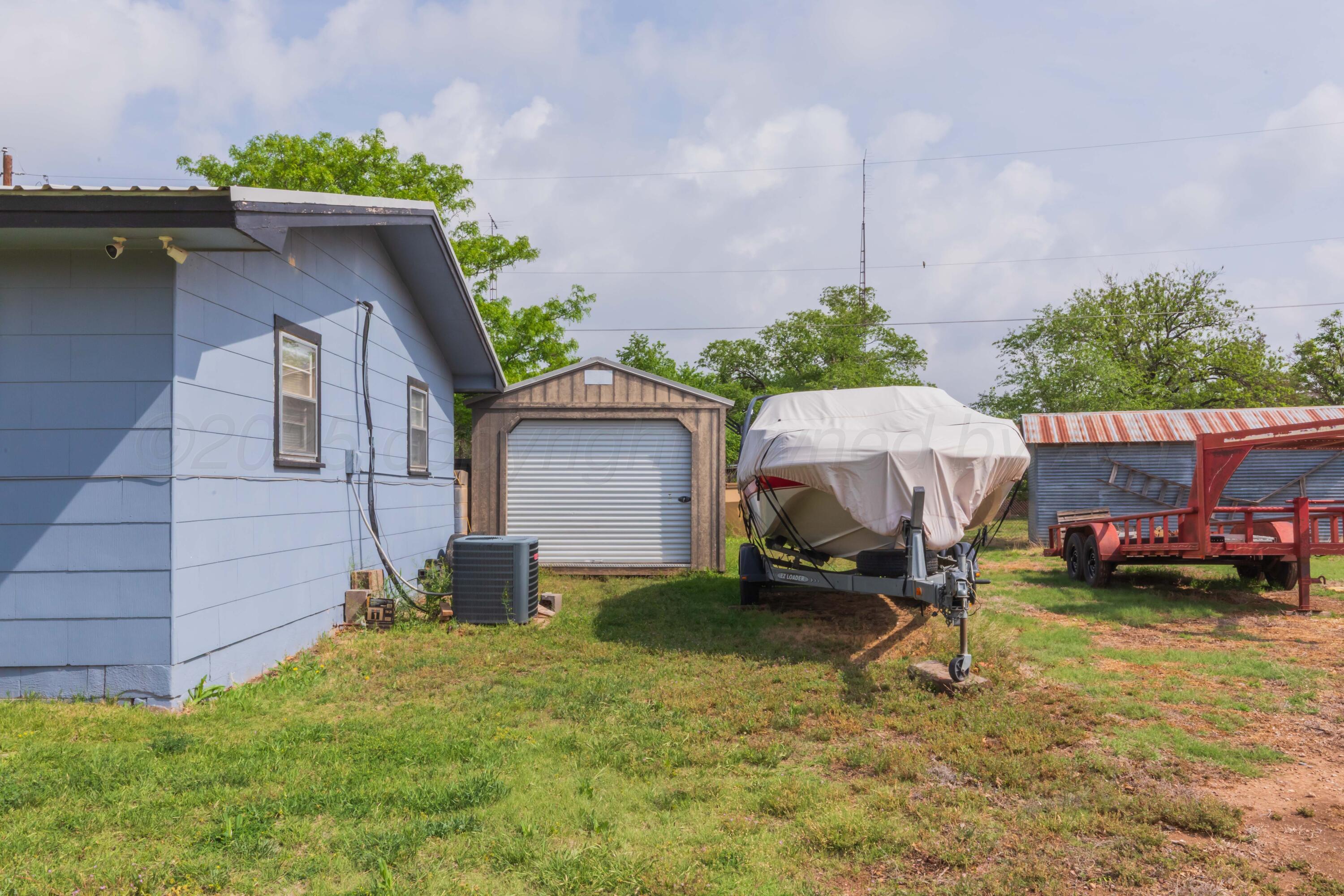 501 Southeast 2nd Street Tulia, TX 79088 - Photo 31 of 32 a view of a yard in front of a house
