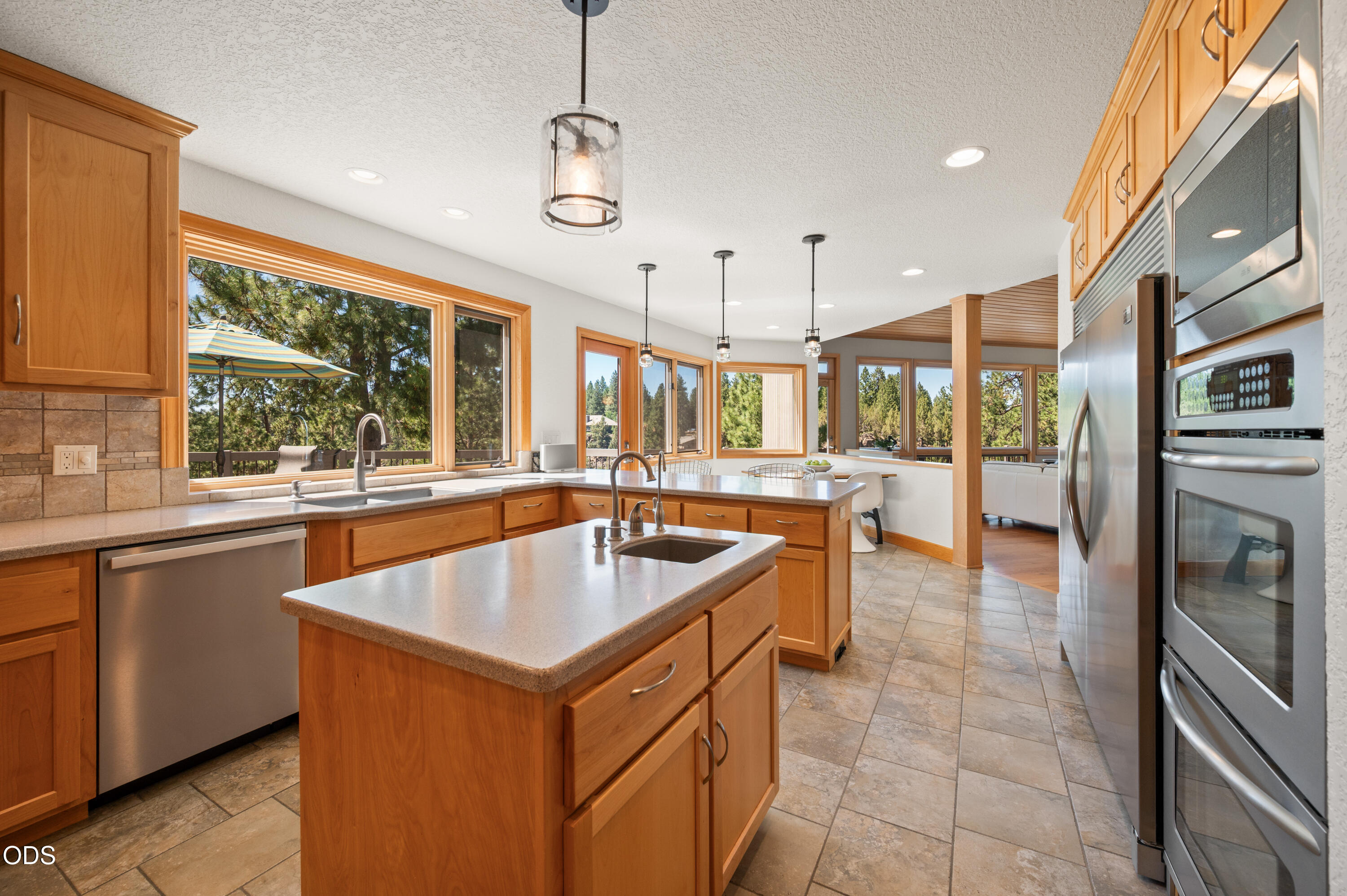 4211 Northwest Lower Village Road Bend, OR 97703 - Photo 20 of 58