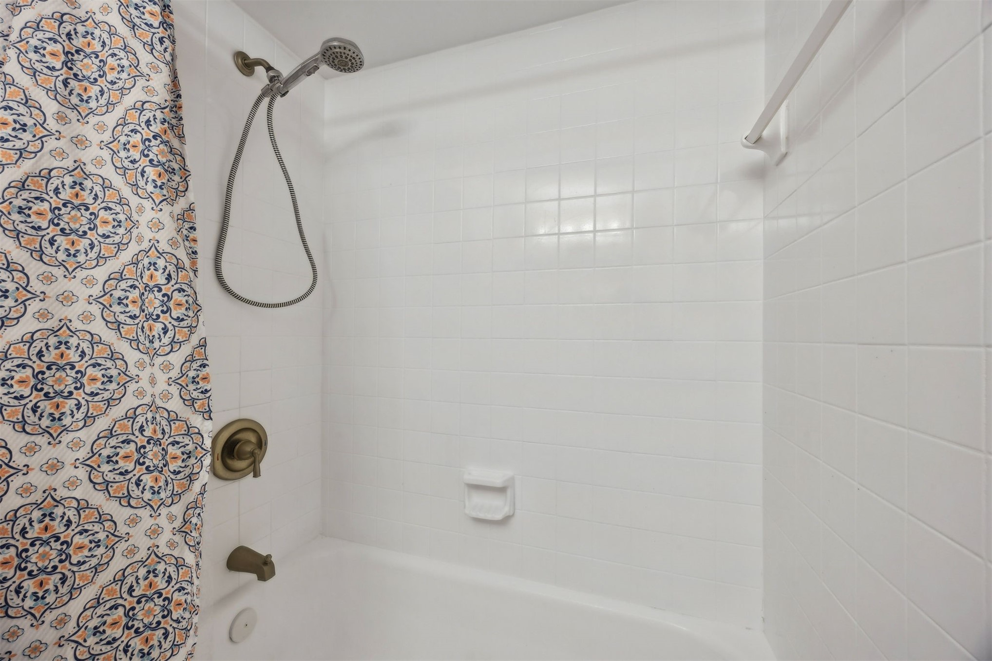 2562 Forest Ridge Drive, Unit P2 Fernandina Beach, FL 32034 - Photo 23 of 37 Guest Bathroom/Shower