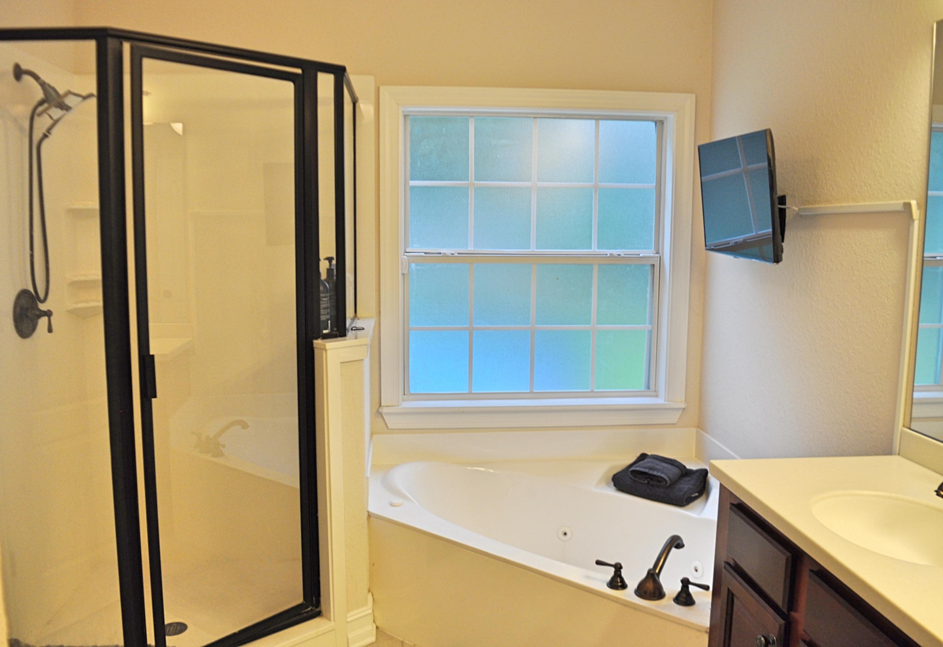 216 Mango Lane Freeport, FL 32439 - Photo 19 of 44 a bathroom with a tub and a sink