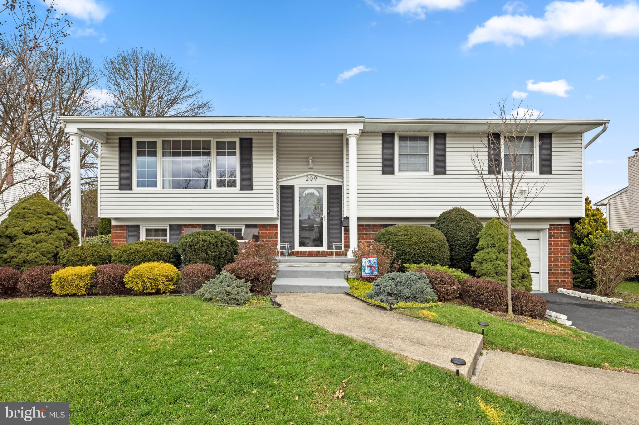209 Locknell Road Lutherville-Timonium, MD 21093 - Photo 2 of 32 Gallery Image 2
