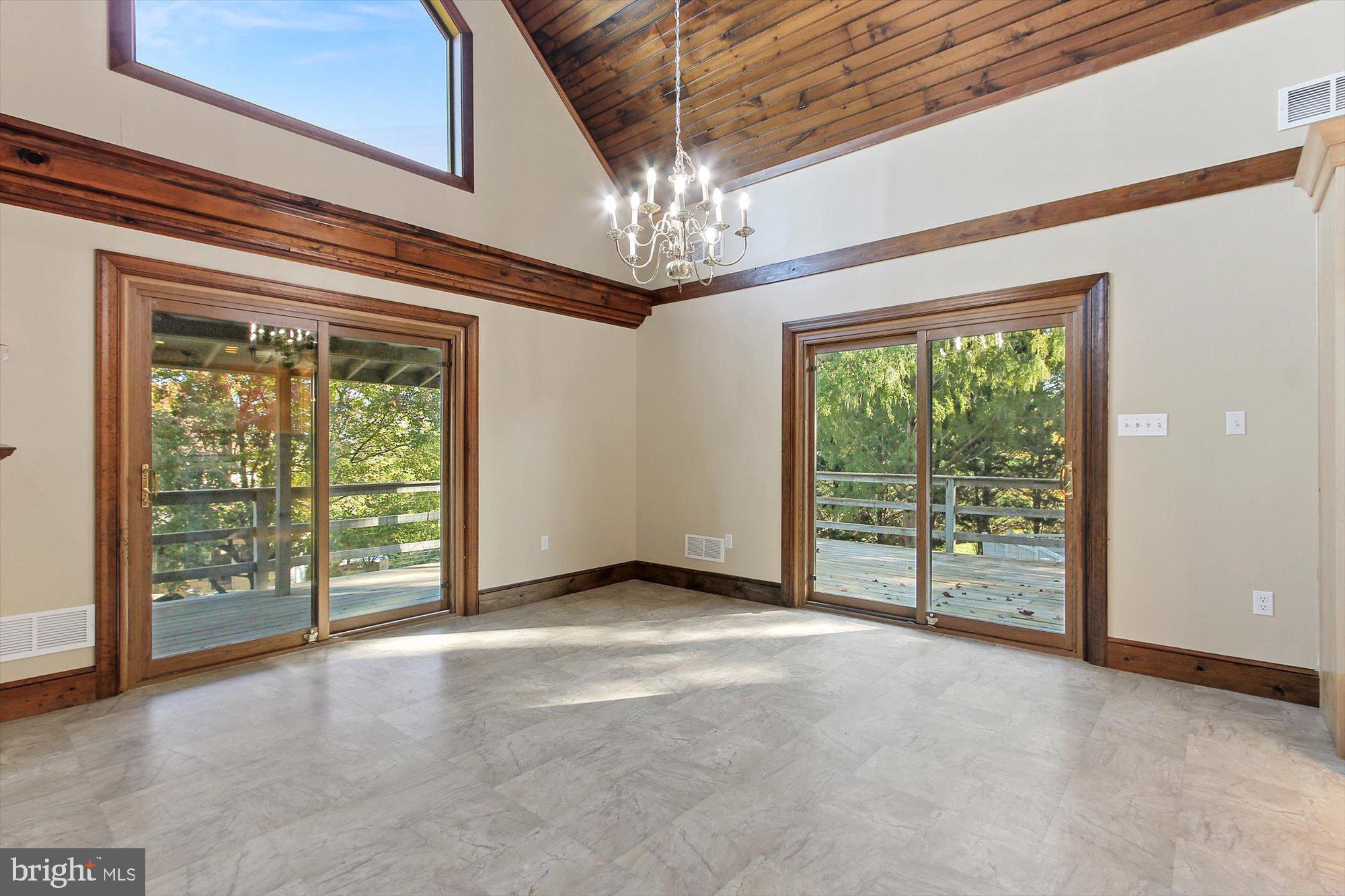 2845 Pilgrim Road York, PA 17406 - Photo 4 of 27 Gallery Image 4