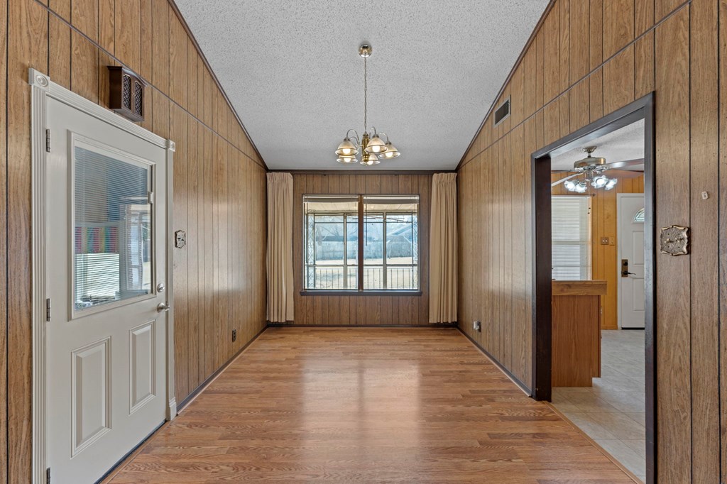 613 Harper Road Kerrville, TX 78028 - Photo 7 of 33