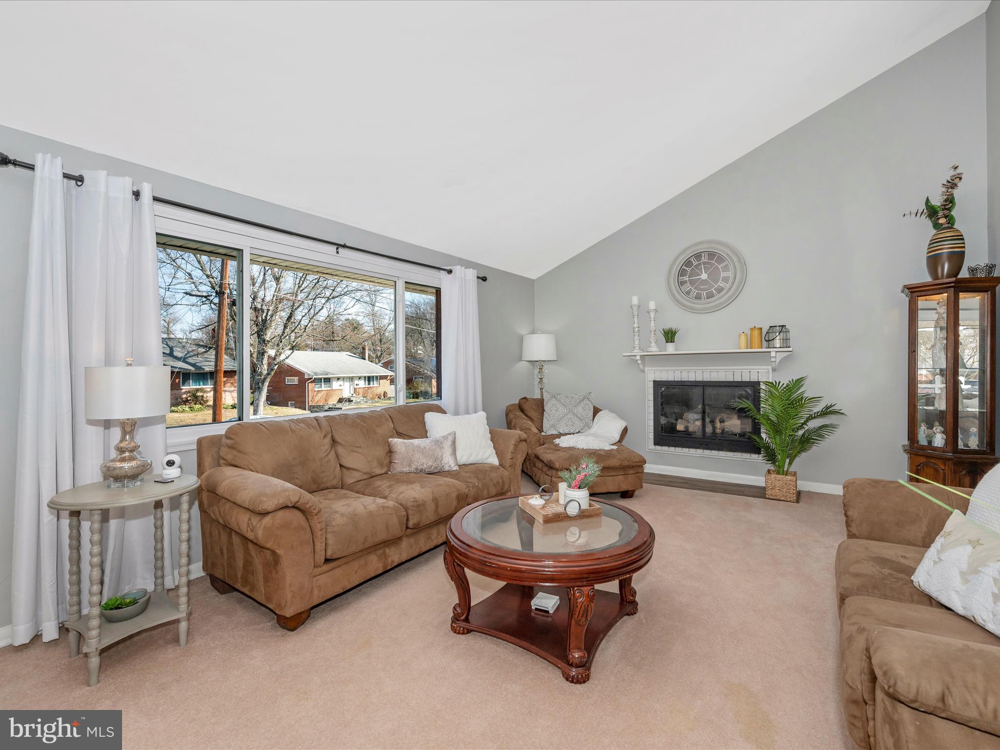 13206 Bluhill Road Silver Spring, MD 20906 - Photo 8 of 57 Living Room