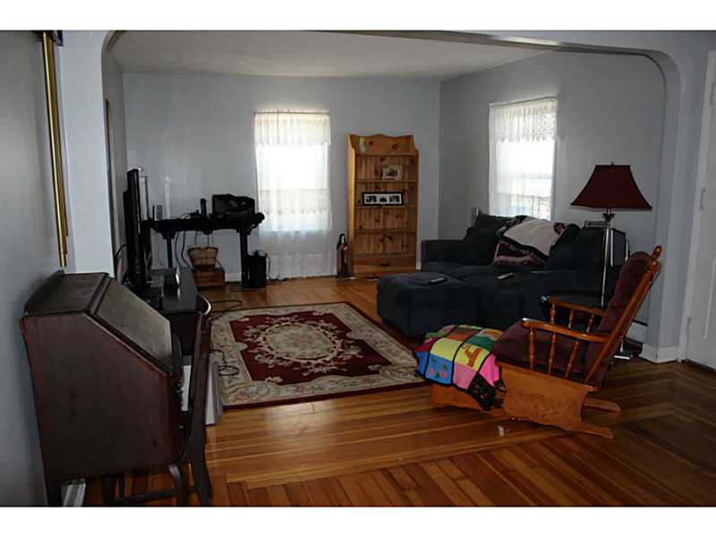 39 Whittier Road Pawtucket, RI 02861 - Photo 11 of 16 Living Room.