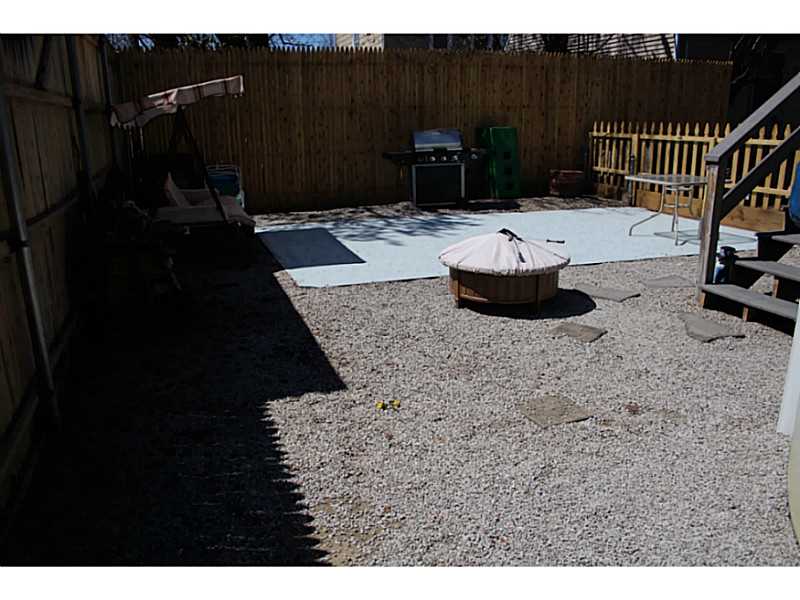 39 Whittier Road Pawtucket, RI 02861 - Photo 4 of 16 Exterior Back.