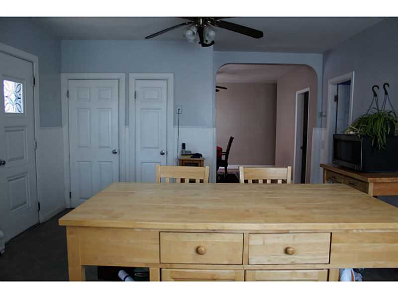 39 Whittier Road Pawtucket, RI 02861 - Photo 9 of 16 Kitchen.