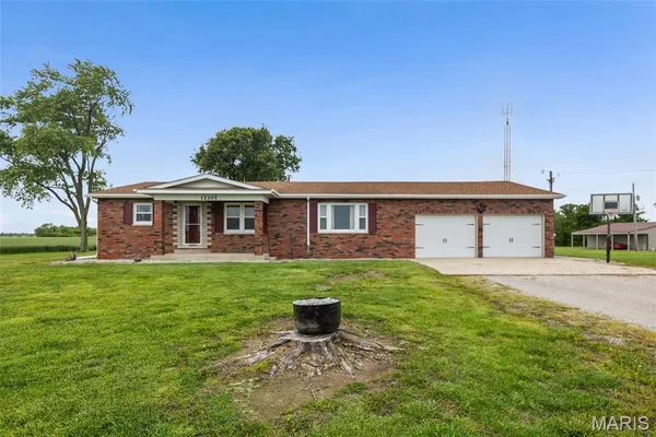 $330,000 | 12307 Co Highway 27, Nashville, IL 62263
