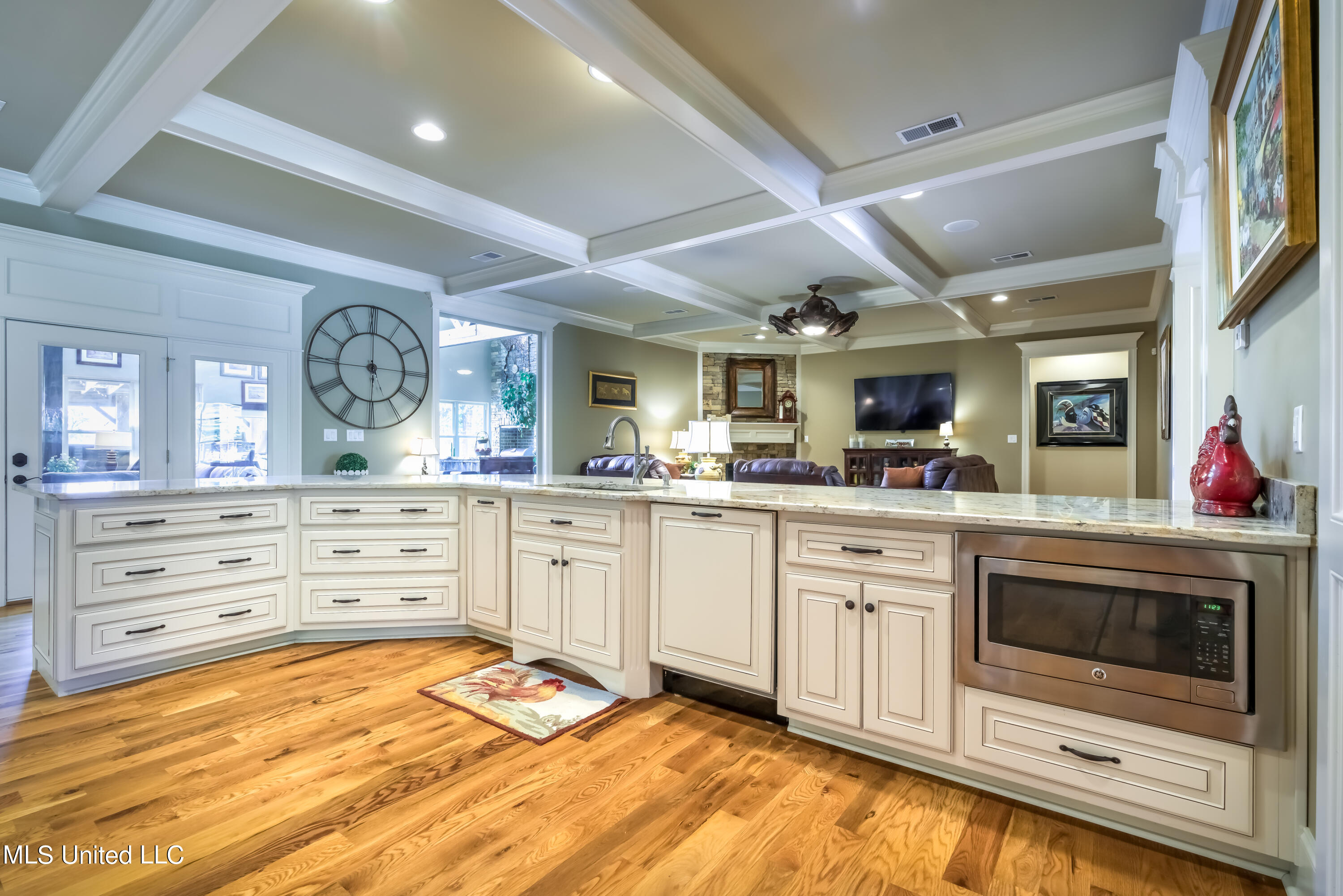 6801 Vaiden Road Hernando, MS 38632 - Photo 15 of 65 kitchen into great room view