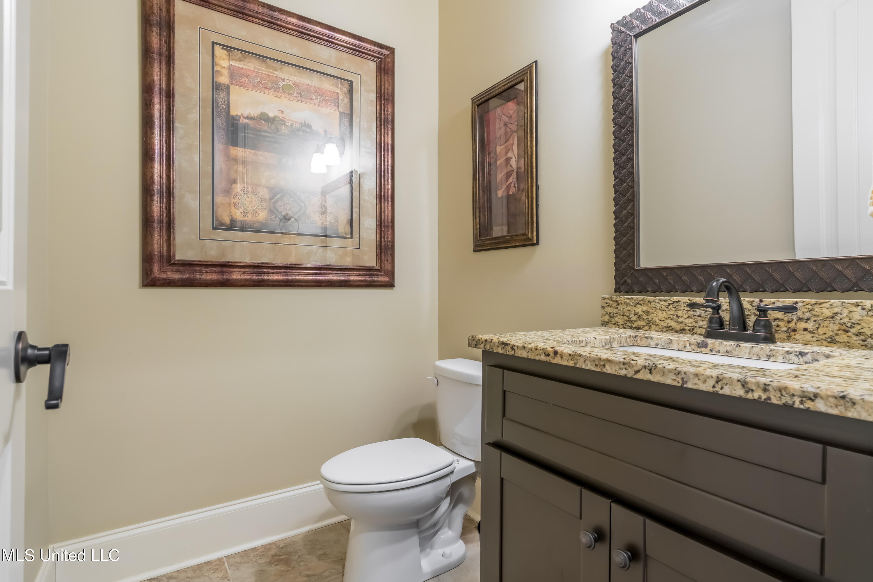 6801 Vaiden Road Hernando, MS 38632 - Photo 17 of 65 Hall half bath