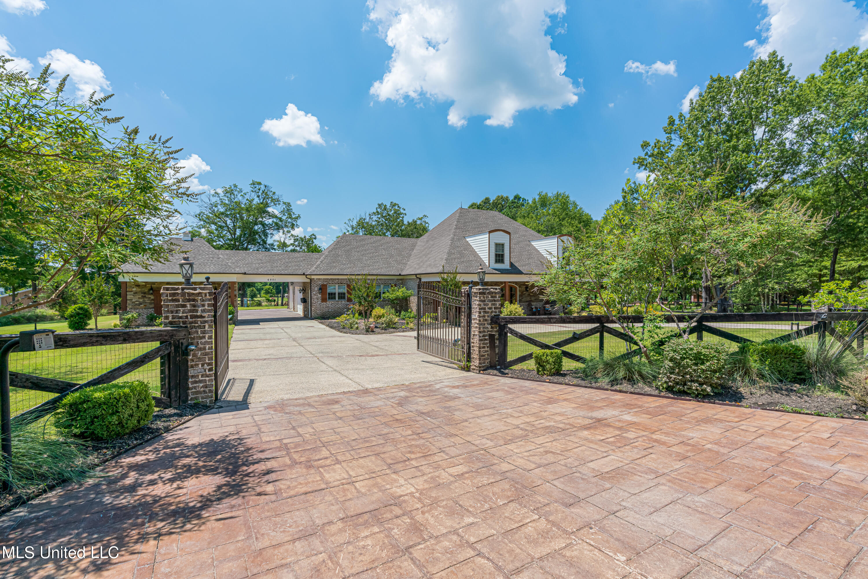 6801 Vaiden Road Hernando, MS 38632 - Photo 2 of 65 gated and fenced