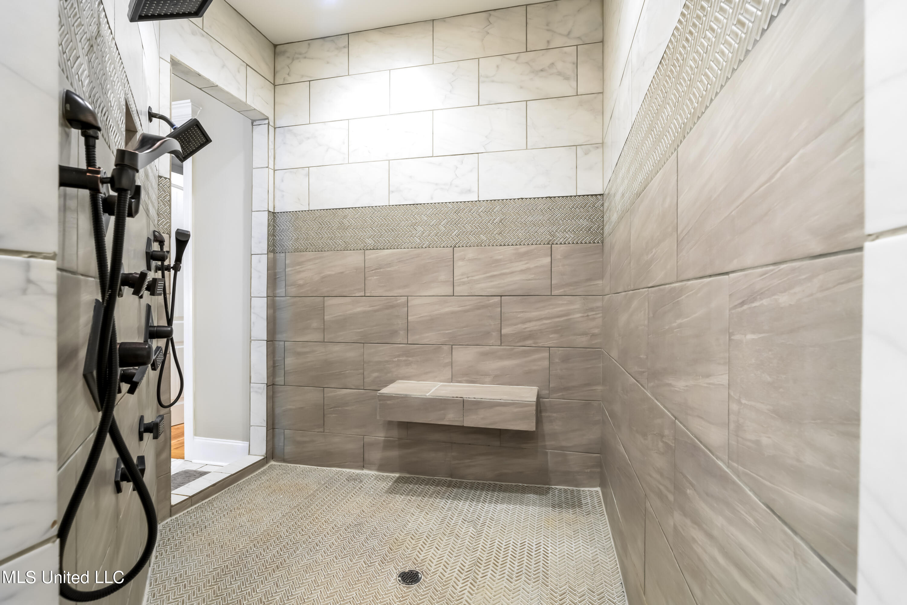 6801 Vaiden Road Hernando, MS 38632 - Photo 29 of 65 shower w/2 shower heads