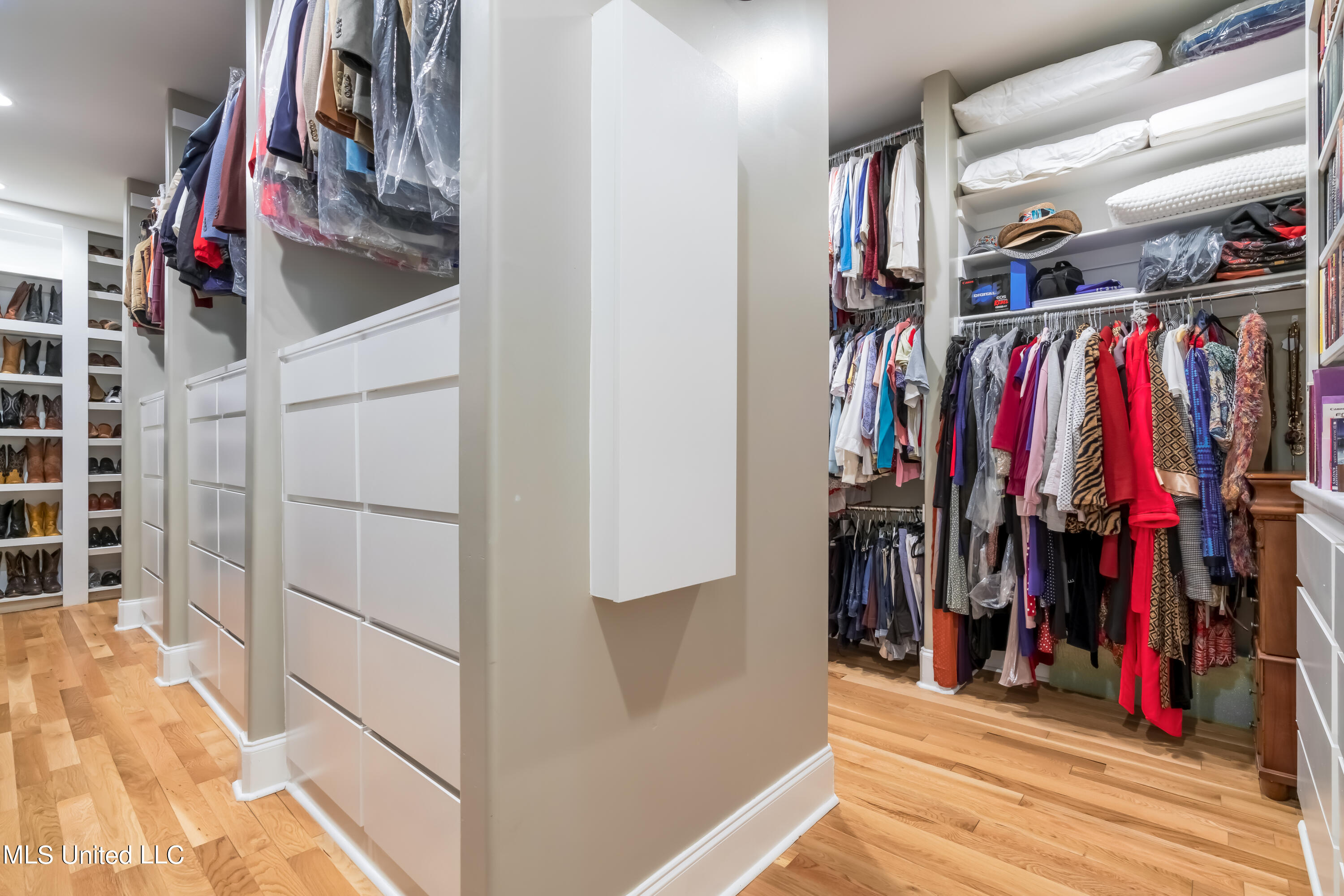 6801 Vaiden Road Hernando, MS 38632 - Photo 30 of 65 15x20 closet w/built ins