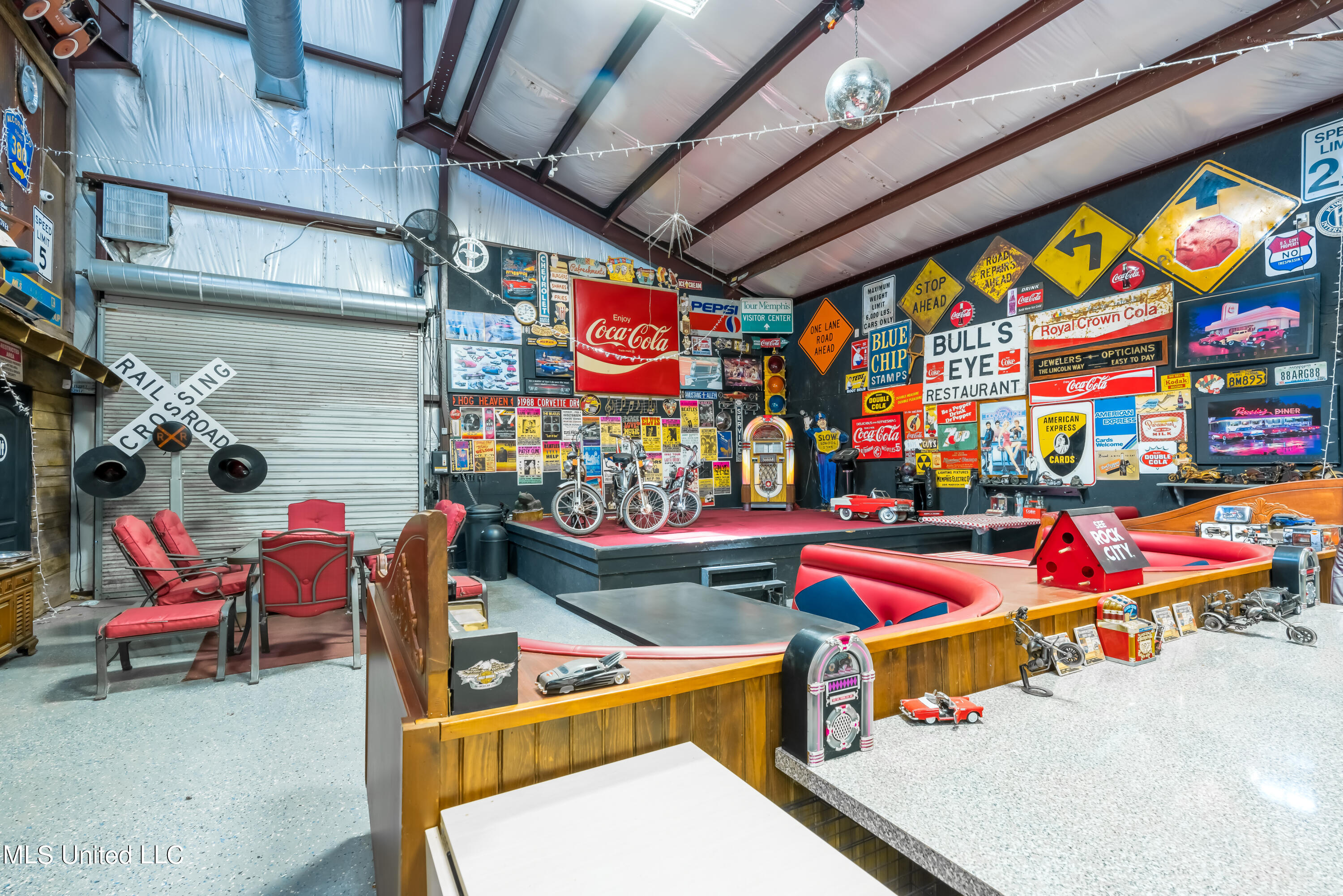 6801 Vaiden Road Hernando, MS 38632 - Photo 48 of 65 toybox stage view