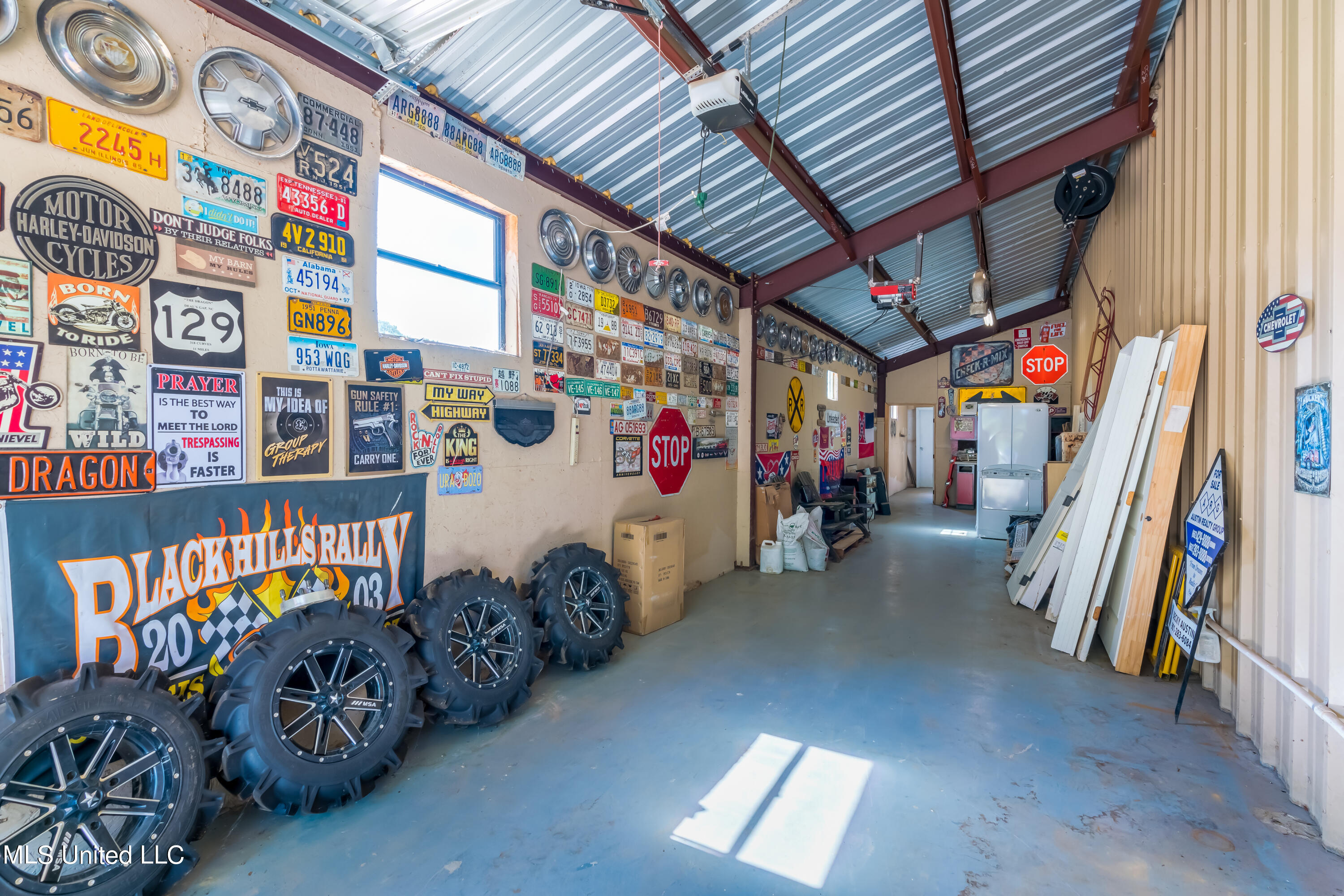 6801 Vaiden Road Hernando, MS 38632 - Photo 53 of 65 toybox left storage
