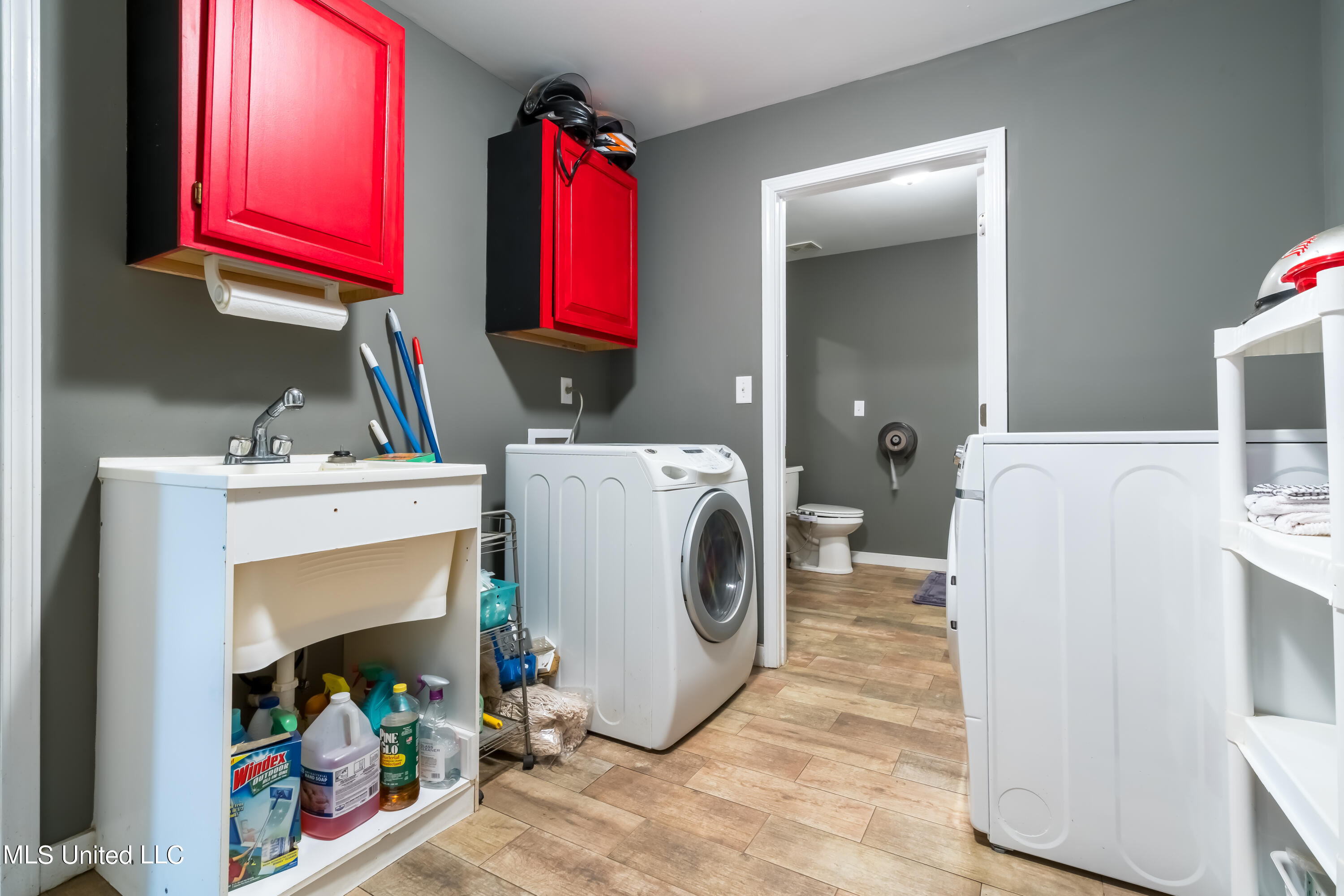 6801 Vaiden Road Hernando, MS 38632 - Photo 55 of 65 toybox apt. laundry
