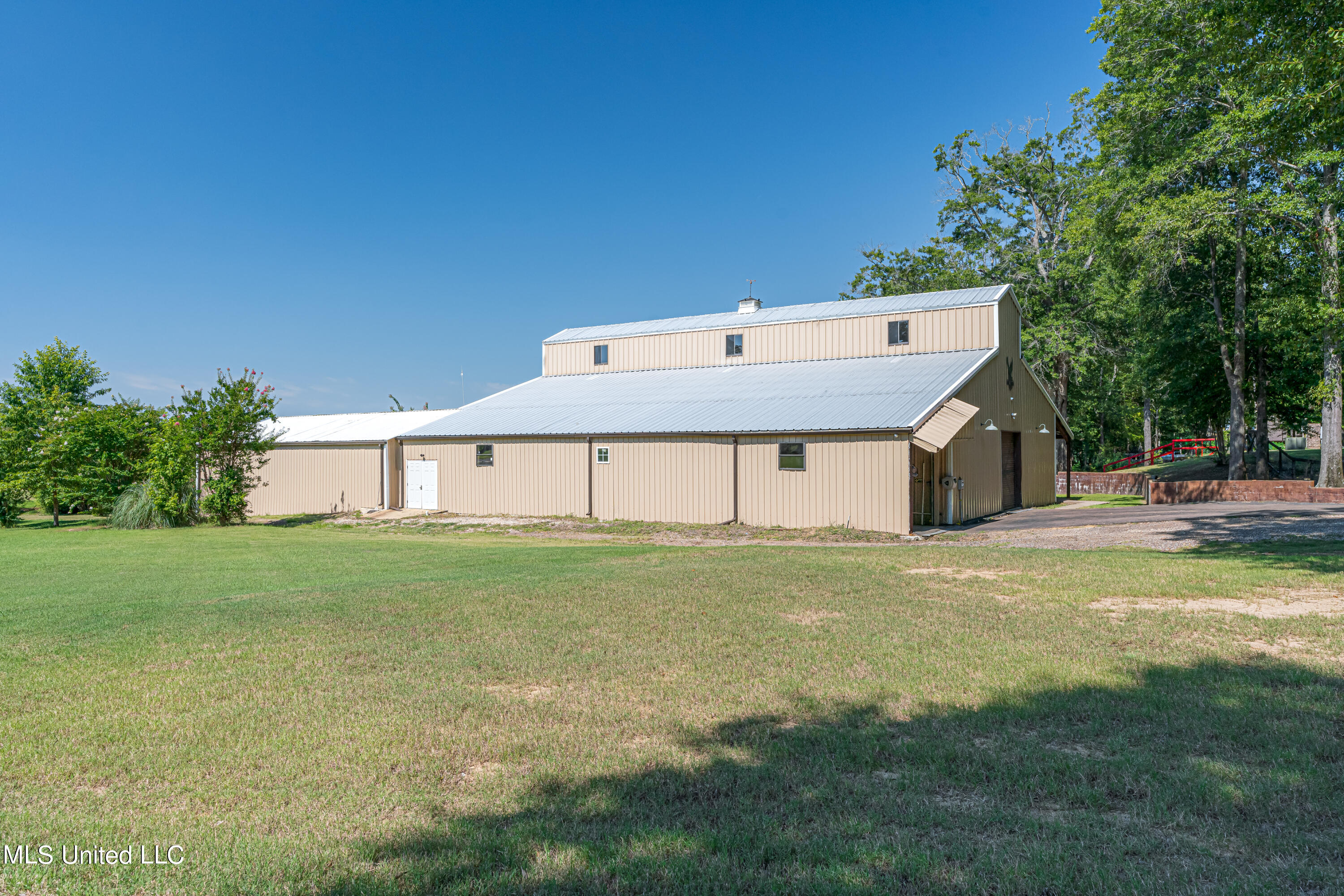 6801 Vaiden Road Hernando, MS 38632 - Photo 59 of 65 left side view toybox