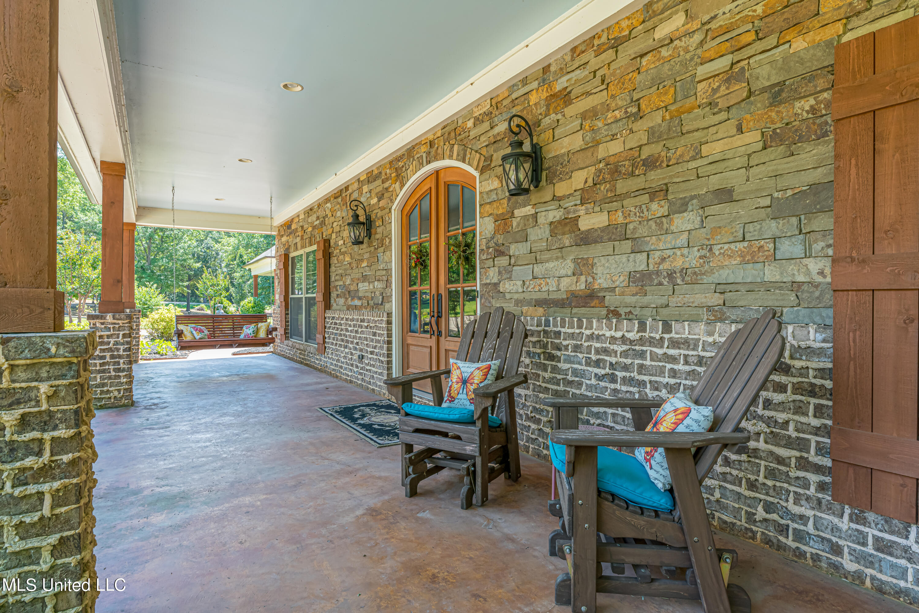 6801 Vaiden Road Hernando, MS 38632 - Photo 7 of 65 on the front porch