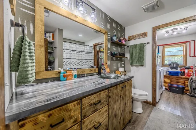 $450,000 | 2962 County Road 496, New Bloomfield, MO 65063