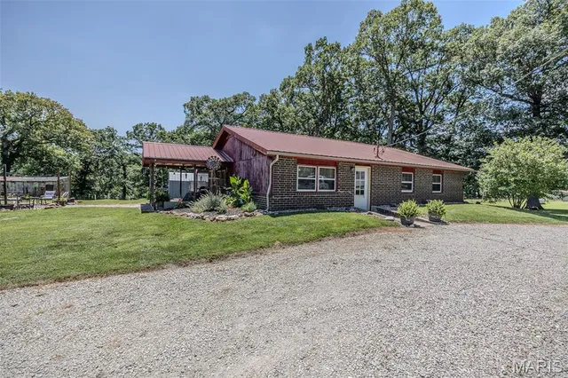 $450,000 | 2962 County Road 496, New Bloomfield, MO 65063