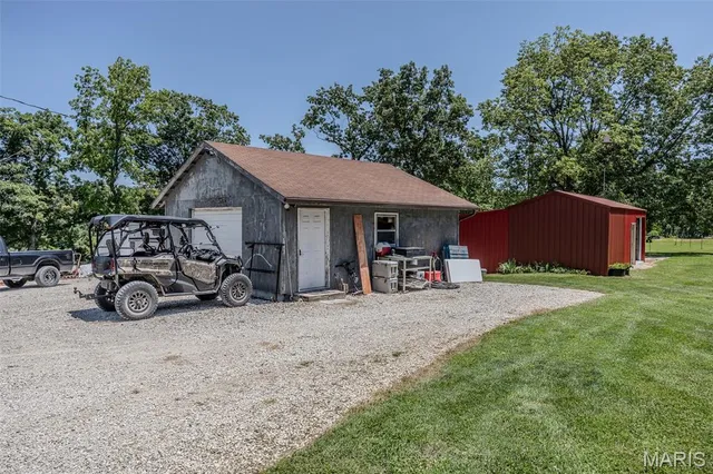 $450,000 | 2962 County Road 496, New Bloomfield, MO 65063