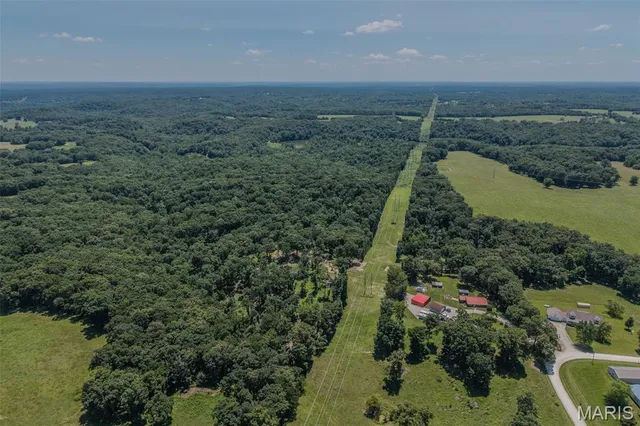 $450,000 | 2962 County Road 496, New Bloomfield, MO 65063