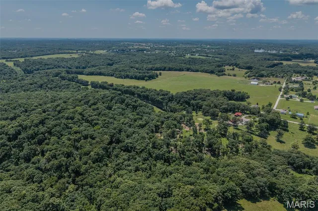 $450,000 | 2962 County Road 496, New Bloomfield, MO 65063