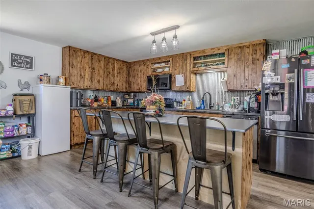 $450,000 | 2962 County Road 496, New Bloomfield, MO 65063