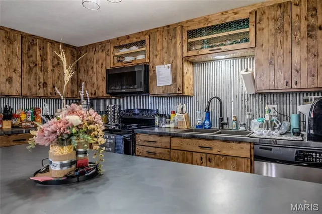 $450,000 | 2962 County Road 496, New Bloomfield, MO 65063