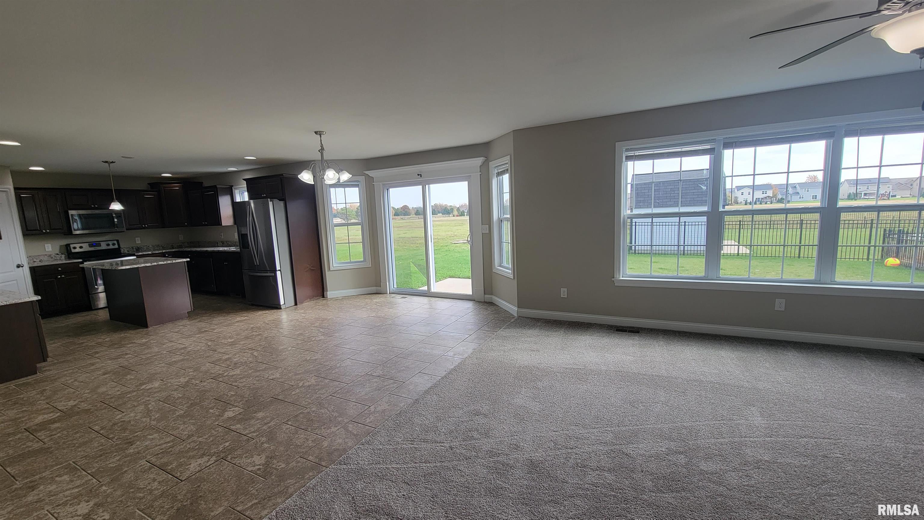733 Labrador Way Washington, IL 61571 - Photo 8 of 23 Gallery Image 8