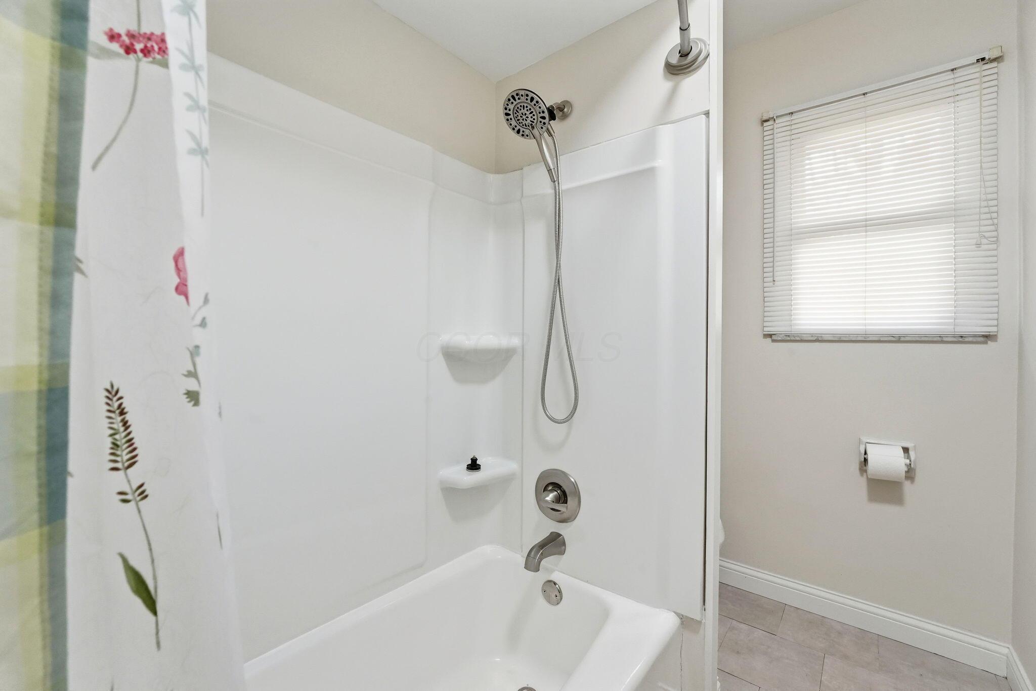 854 South Section Line Road Delaware, OH 43015 - Photo 40 of 60 Guest bathroom