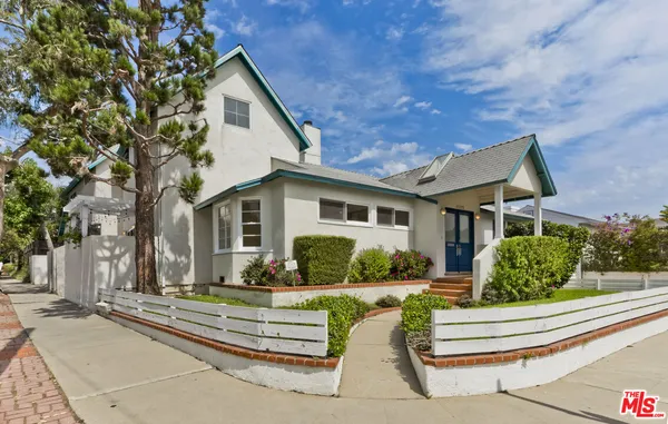 $12,995 | 11375 Montana Avenue, Los Angeles, CA 90049