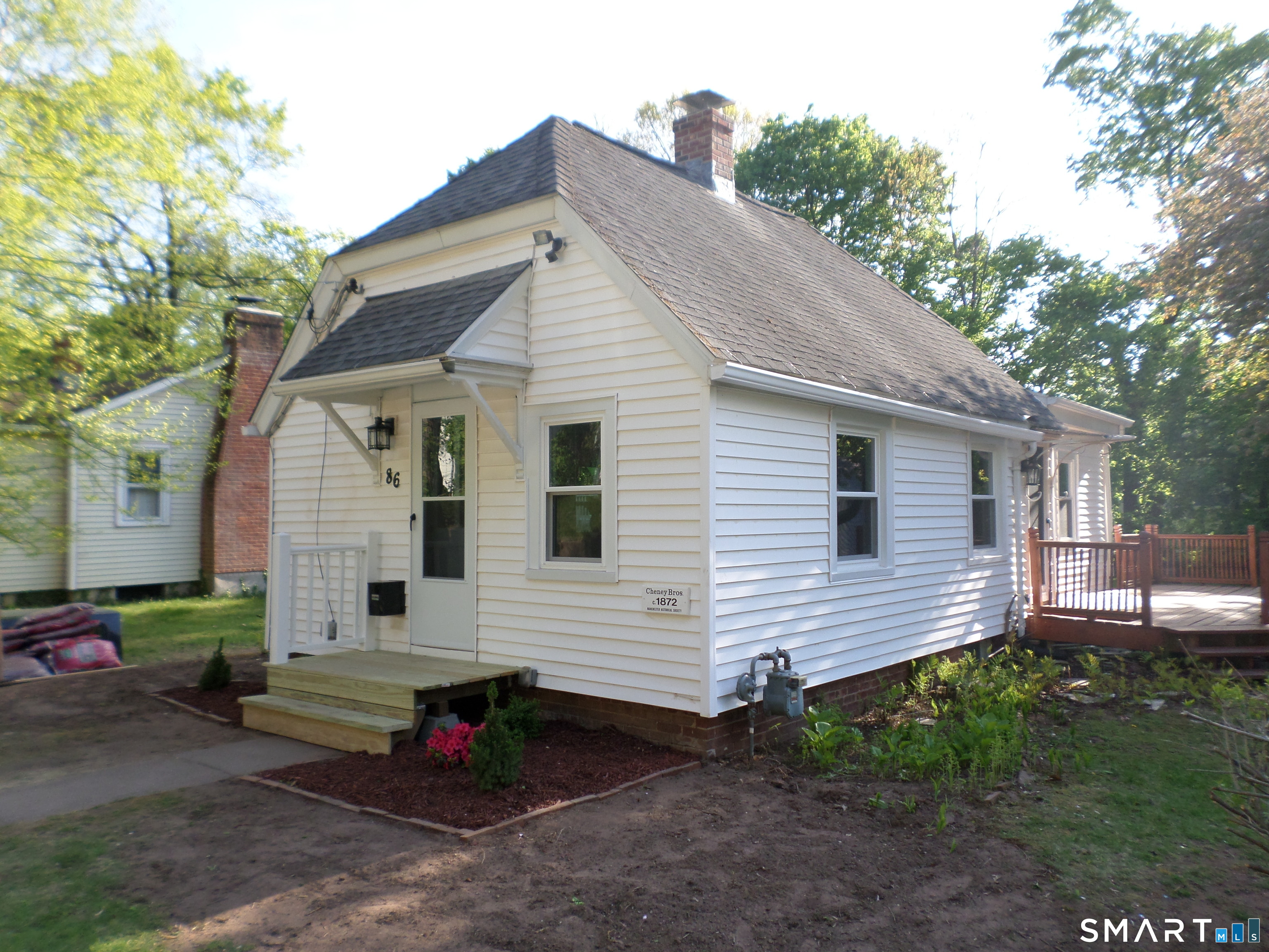 86 West Street Manchester, CT 06040 - Photo 1 of 20
