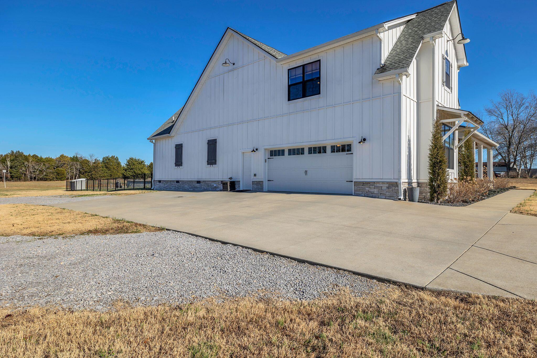 9142 Link Road Christiana, TN 37037 - Photo 53 of 58 Exterior Garage View
