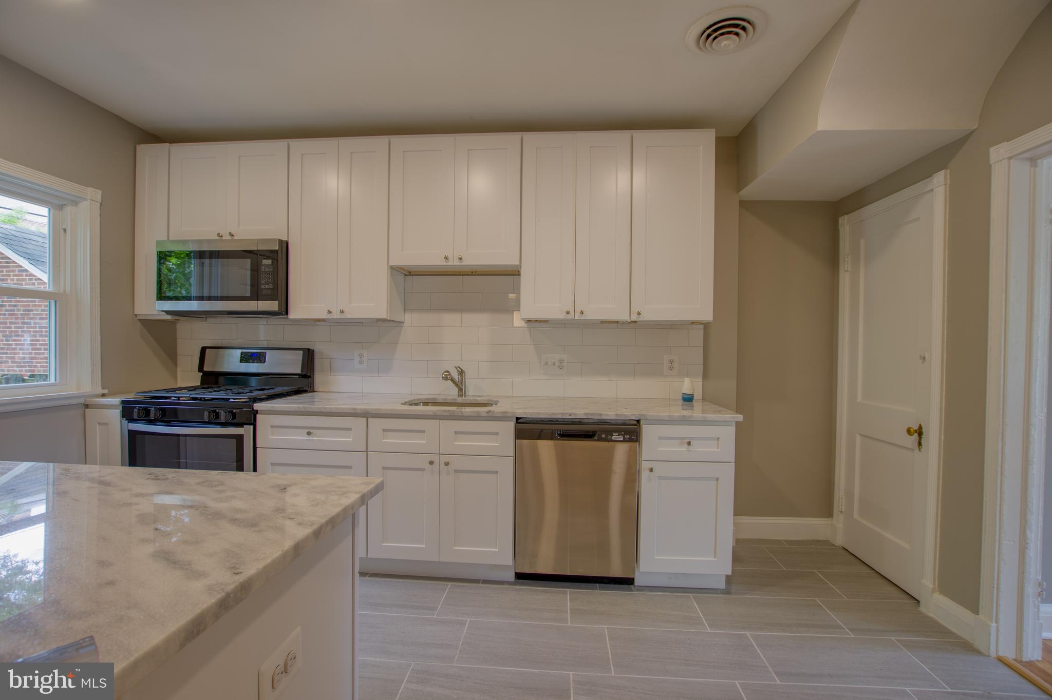 1526 Roundhill Road Baltimore, MD 21218 - Photo 11 of 29 Gallery Image 11