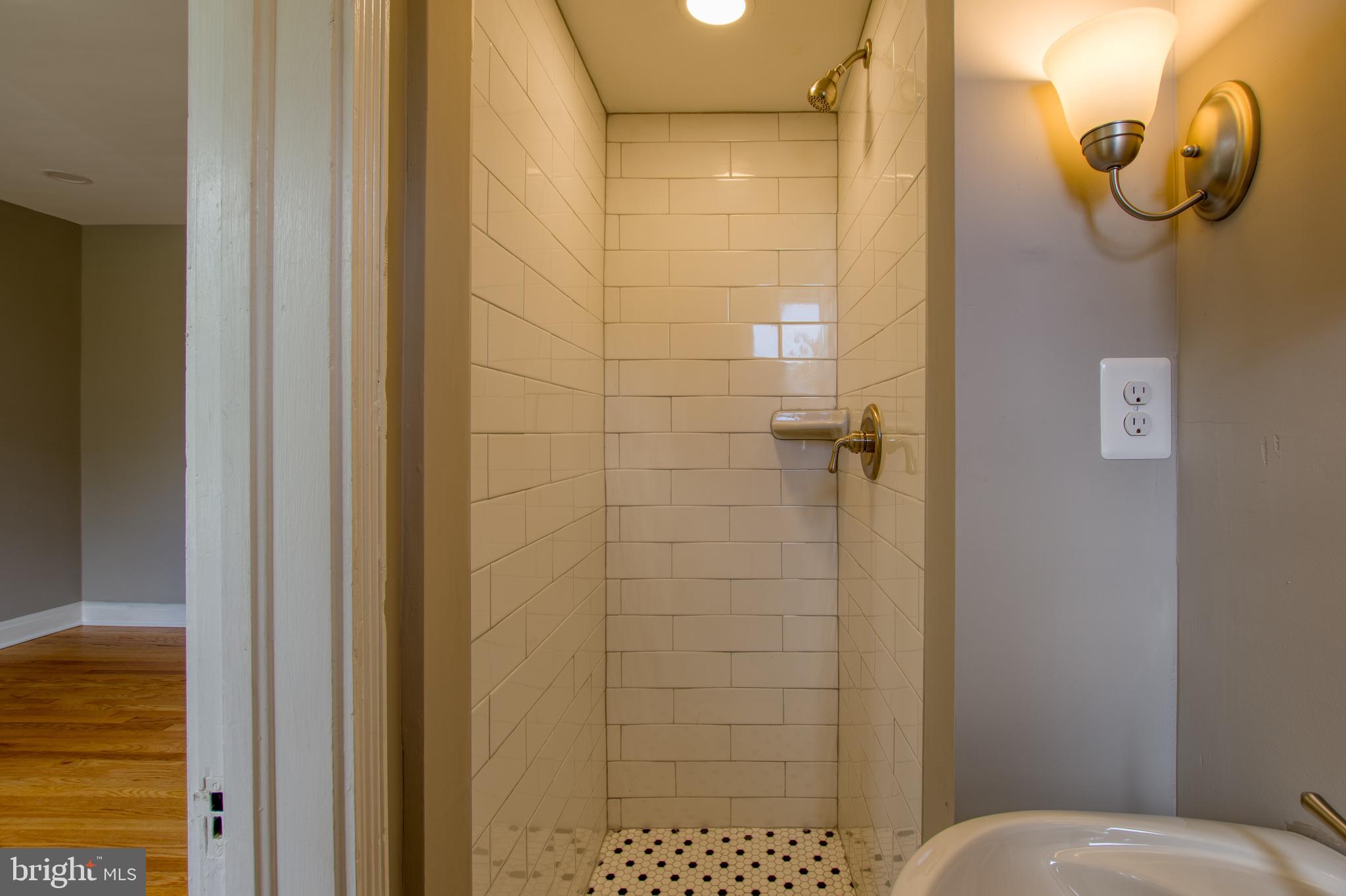 1526 Roundhill Road Baltimore, MD 21218 - Photo 15 of 29 Gallery Image 15