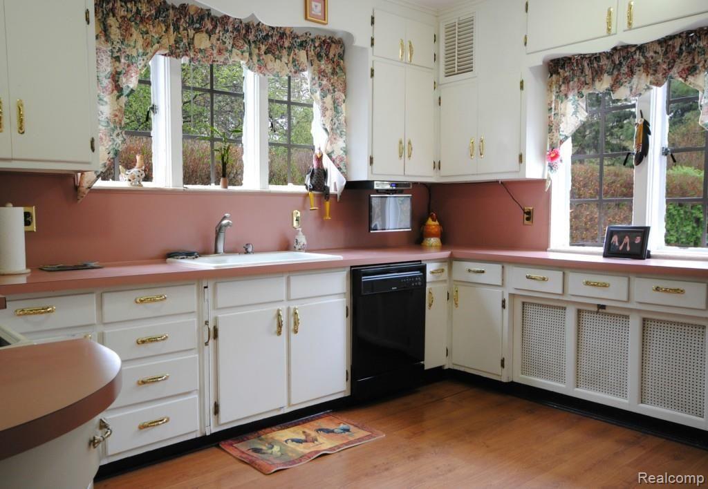 1328 Berkshire Road Grosse Pointe, MI 48230 - Photo 11 of 27 DSC_7788.jpg