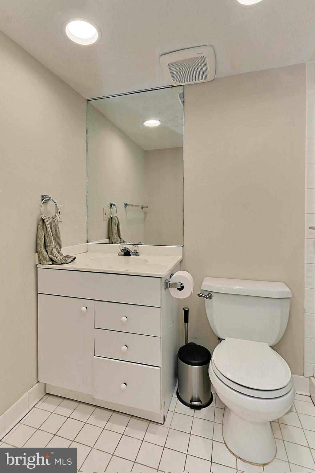 7903 Foxhound Road McLean, VA 22102 - Photo 48 of 61 Full Bath