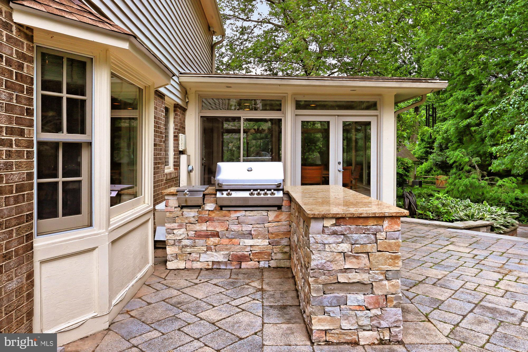 7903 Foxhound Road McLean, VA 22102 - Photo 51 of 61 Built-In Grill