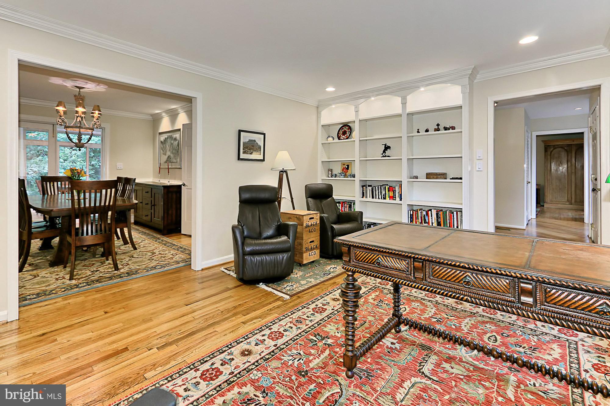 7903 Foxhound Road McLean, VA 22102 - Photo 10 of 61 Living Room / Dining Room