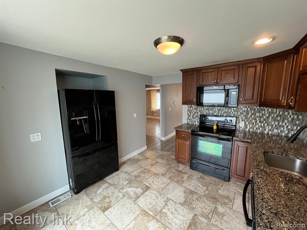 2901 Simpson Drive Rochester Hills, MI 48309 - Photo 9 of 16