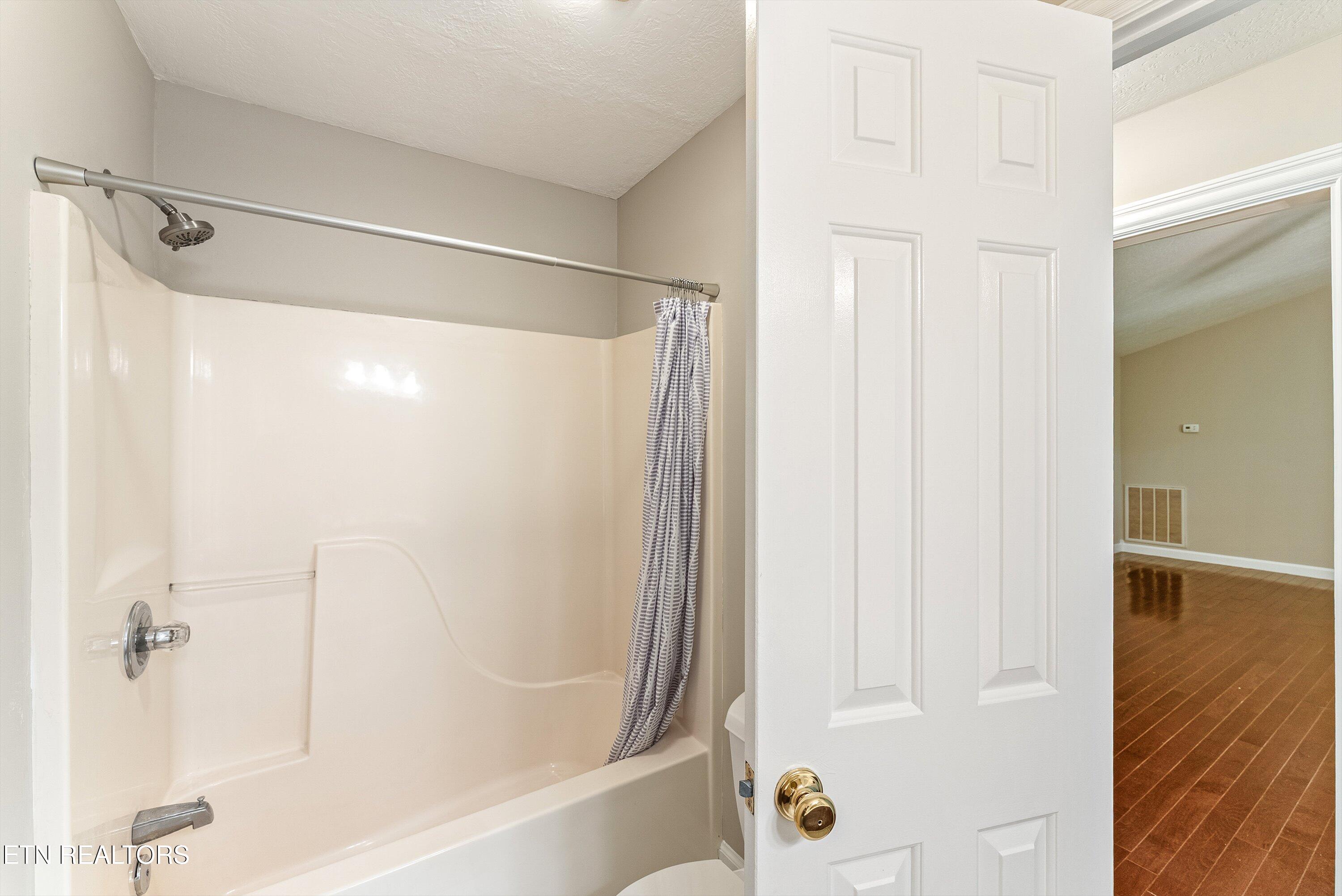 6133 Weems Road Knoxville, TN 37918 - Photo 24 of 34 24-1st bath A2