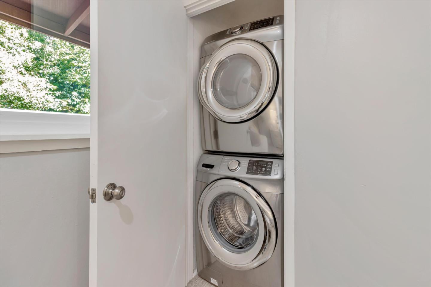 500 West Middlefield Road, Unit 100 Mountain View, CA 94043 - Photo 27 of 47 a utility room with dryer and washer