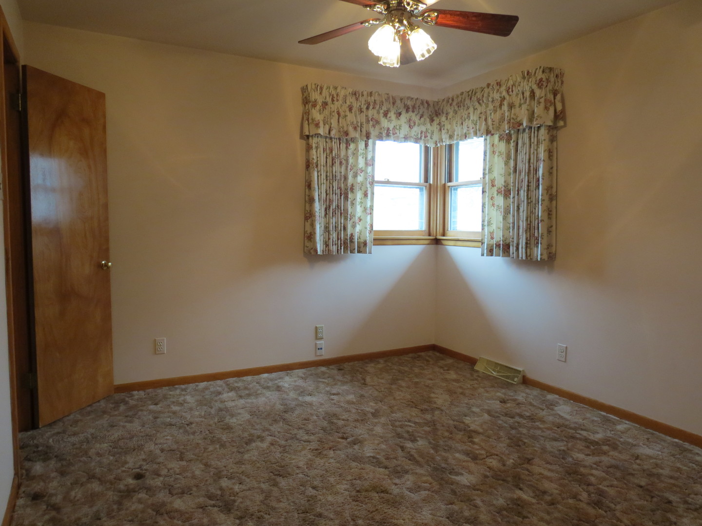 120 East 6th Street Momence, IL 60954 - Photo 16 of 26 an empty room with windows and chandelier fan