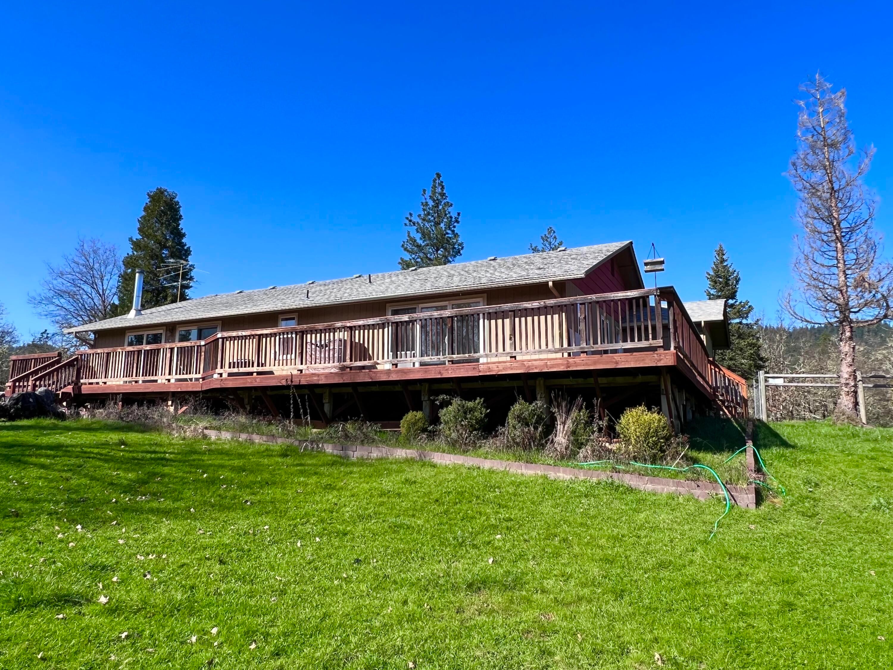 5525 Tunnel Loop Road Grants Pass, OR 97526 - Photo 52 of 65 46