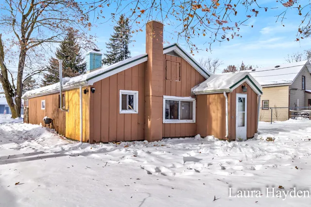 $79,999 | 525 South 1st Street, Edmore, MI 48829