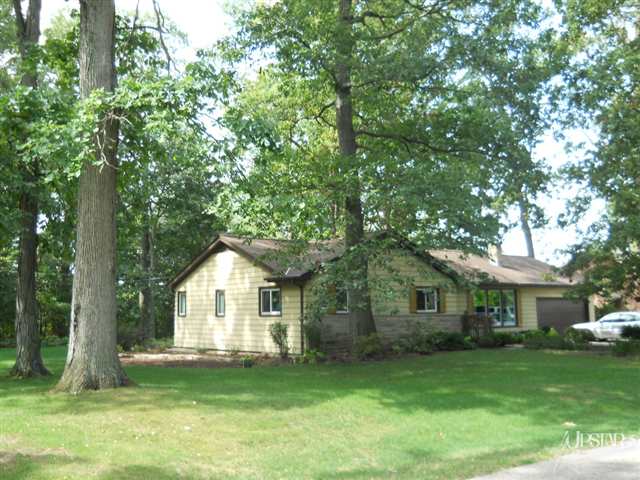 140 West Beech Drive Decatur, IN 46733 - Photo 2 of 7