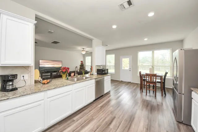 $270,000 | 6050 Oakland Bluff Lane, Porter, TX 77365